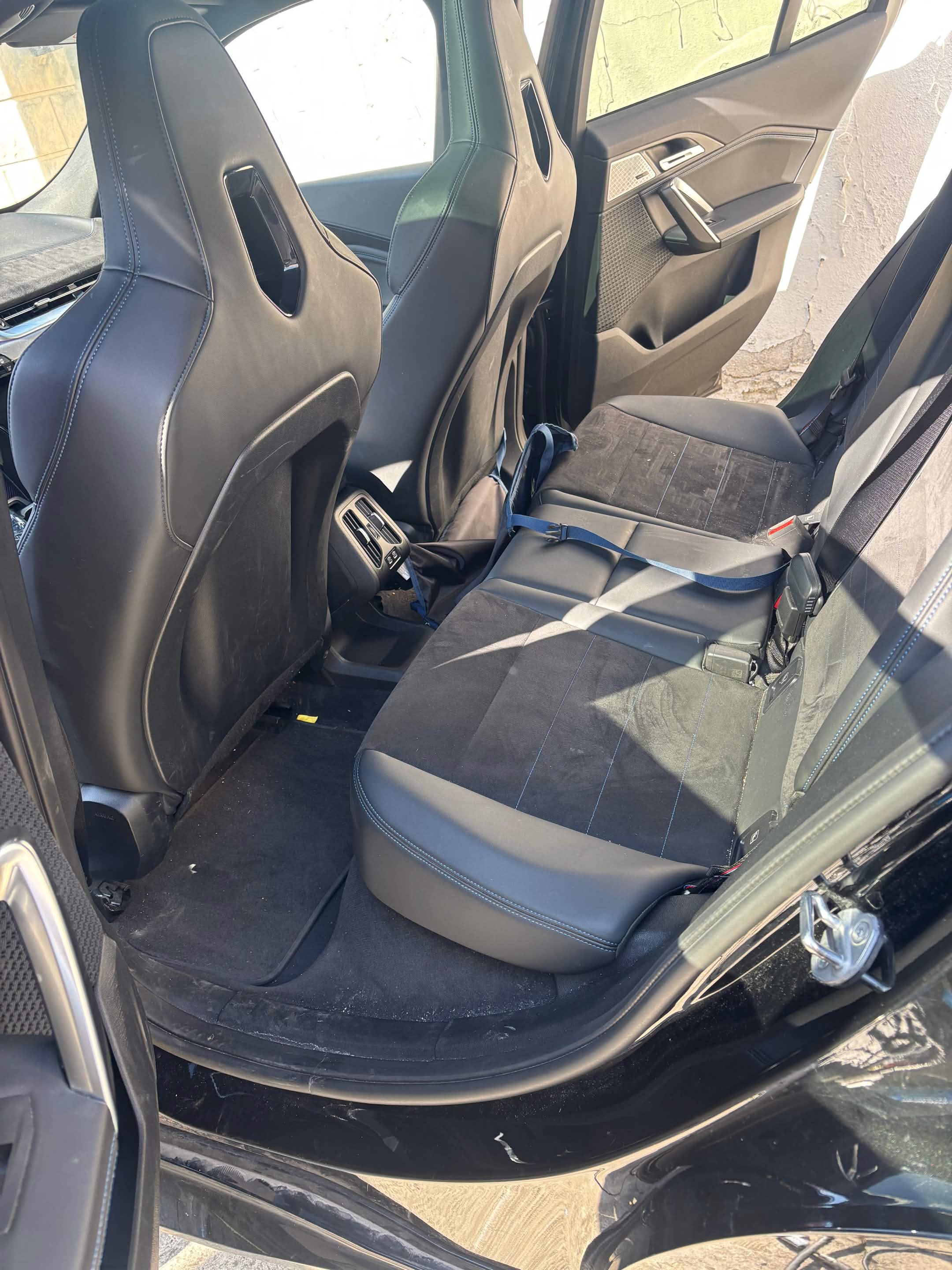 Avant nettoyage sièges baquets Toyota GR Yaris